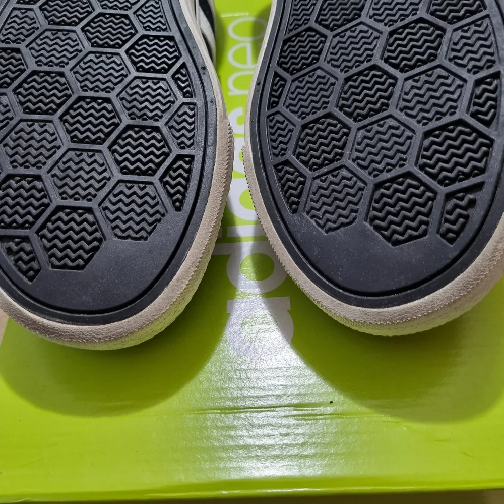 Adidas black and white men's sneakers Size 9.5 U.S. - Picture 11 of 15